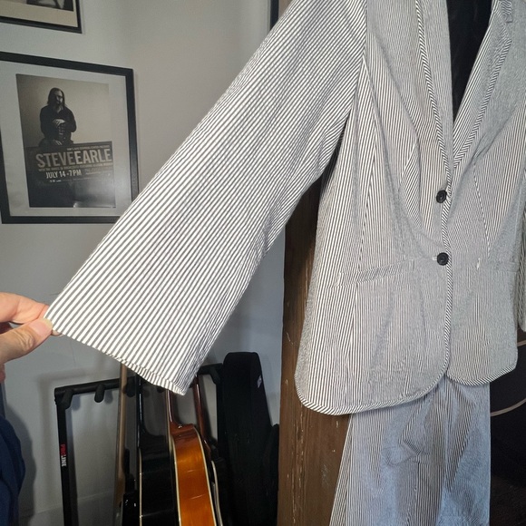 JNY Stretch Seersucker Blazer w/Pants,  Plus Size 18W, white w/gray stripe - Picture 6 of 11
